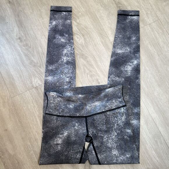 LULULEMON Wunder Under Tight (Hi-Rise) size 4 - Picture 7 of 10